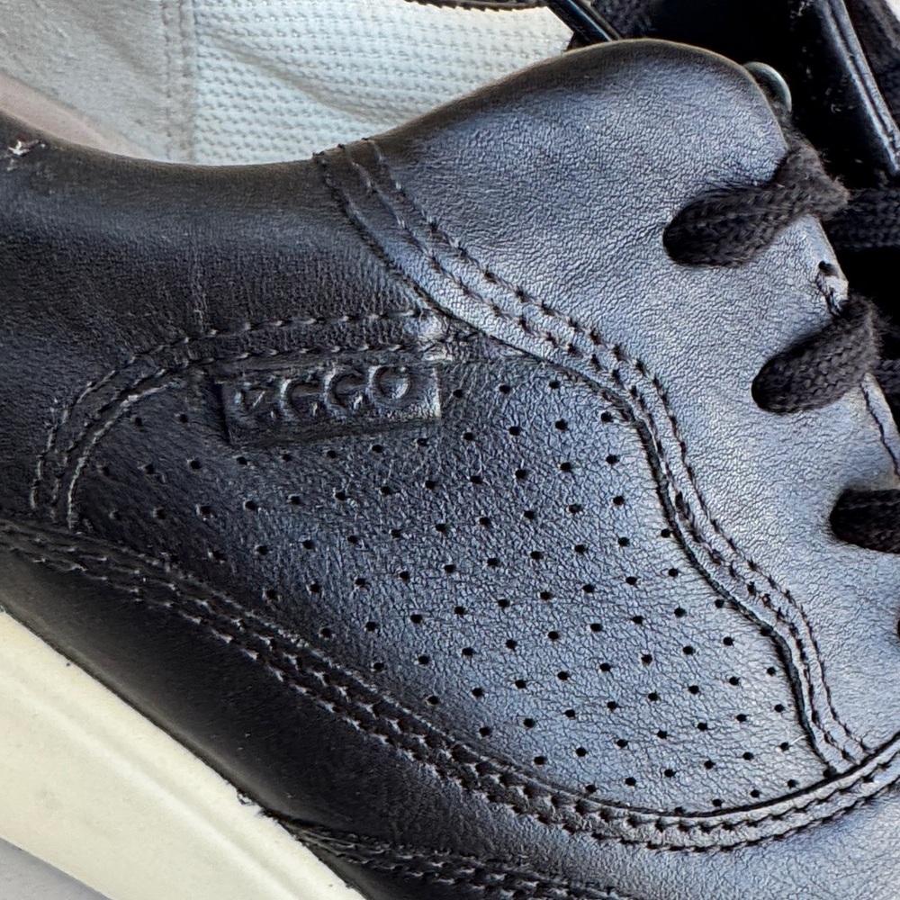 ECCO Ladies Black Sneakers - Picture 2 of 8